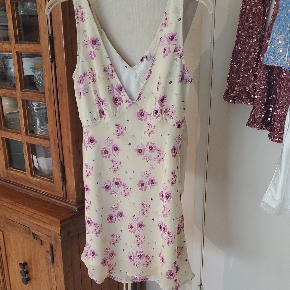 Princess Polly Cream and Pink Slip Dress V-Neck Mini - Picture 5 of 10